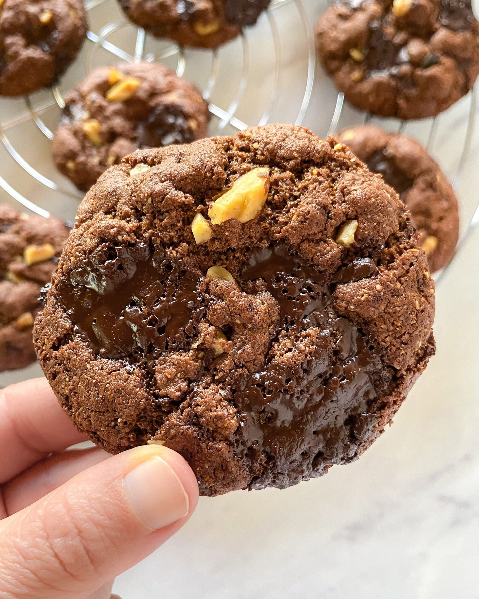 These Healthy Double Chocolate Chunk Cookies Are Grain-Free And Oh-So-Fudgy (With Vegan Option)