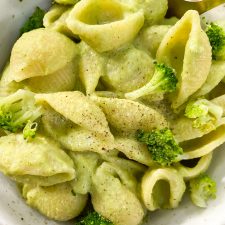 3-Ingredient Healthy Broccoli Alfredo (Dairy-Free!)