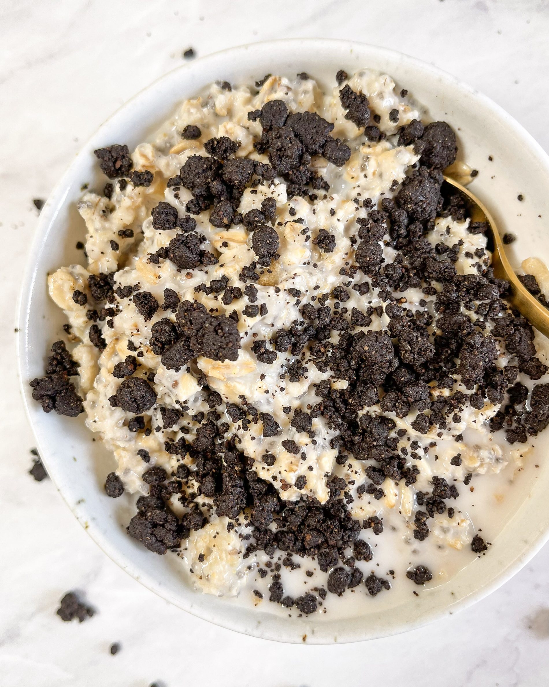 cookies cream overnight oats