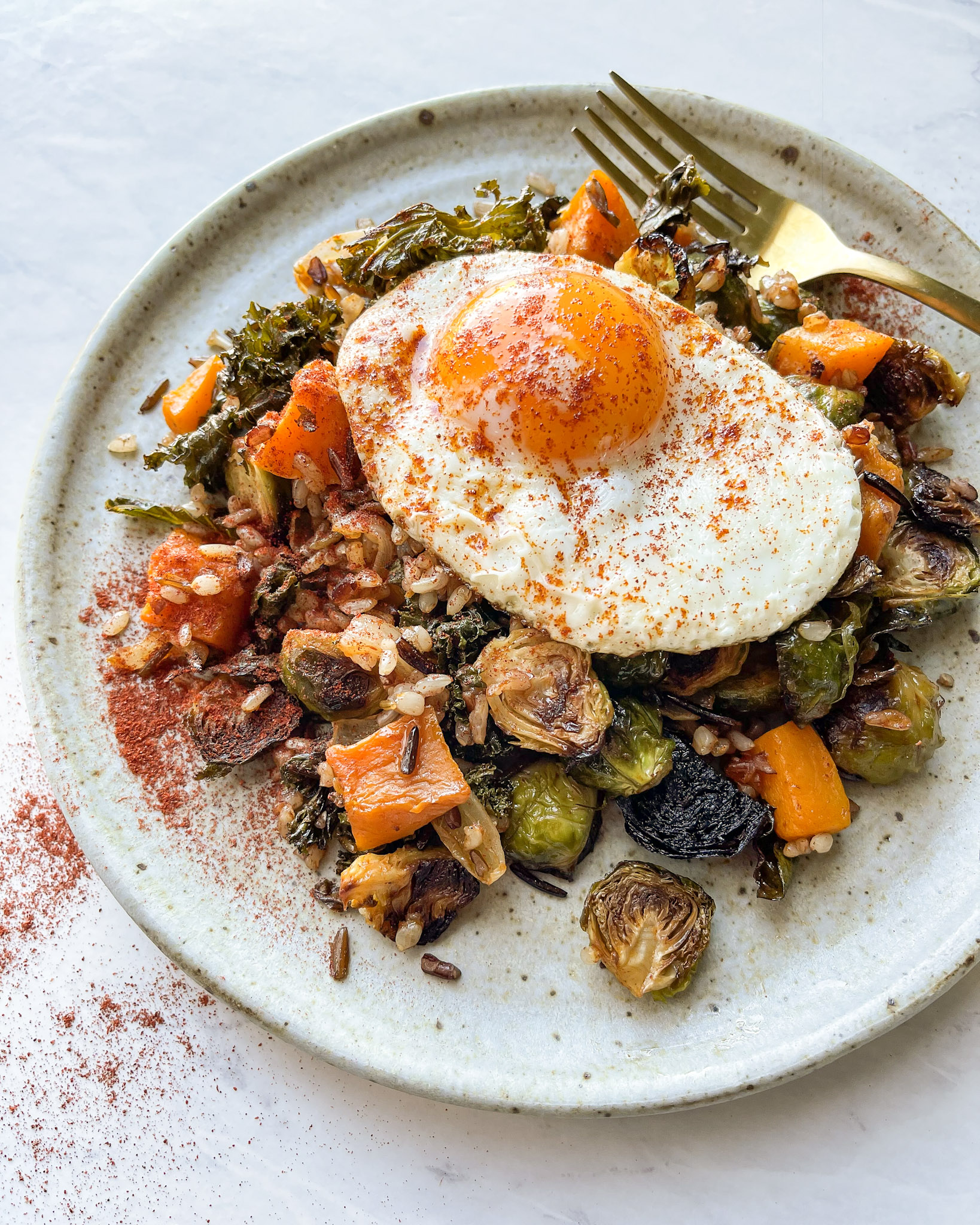 Veggie-Packed, One-Pan Southwestern Breakfast Skillet - Liz Moody