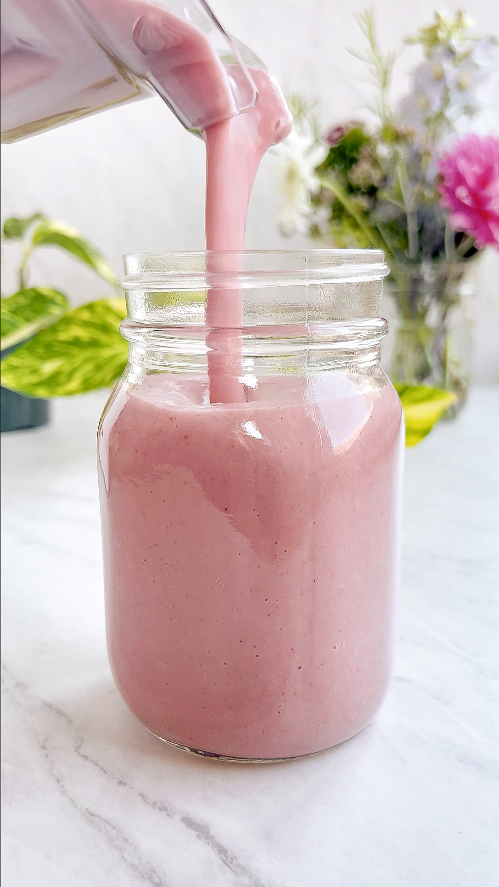 Starbucks Pink Drink Green Smoothie (dairy free, refined sugar free!)