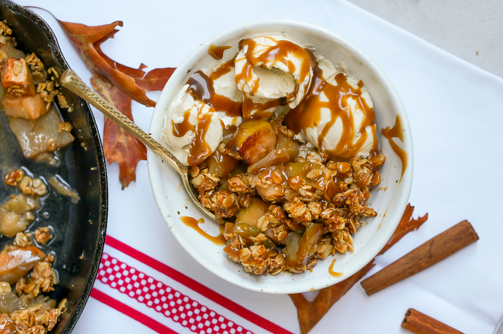 healthy caramel apple crisp