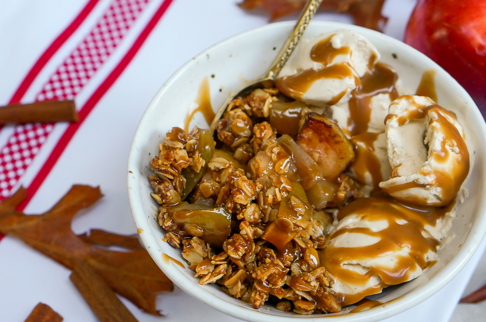 healthy caramel apple crisp